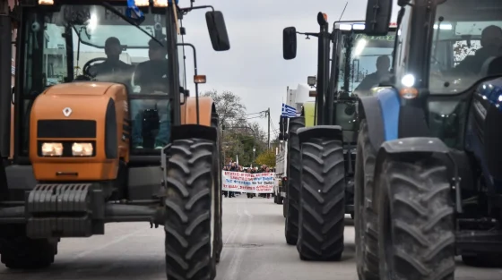 Σκληραίνουν τη στάση τους οι αγρότες