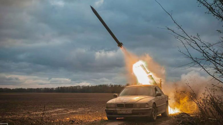 Οι Ουκρανοί εκτοξεύουν πυραύλους από τροποποιημένη BMW Σειρά 7 (Βίντεο) Οι Ουκρανοί εκτοξεύουν πυραύλους από τροποποιημένη BMW Σειρά 7 (Βίντεο)