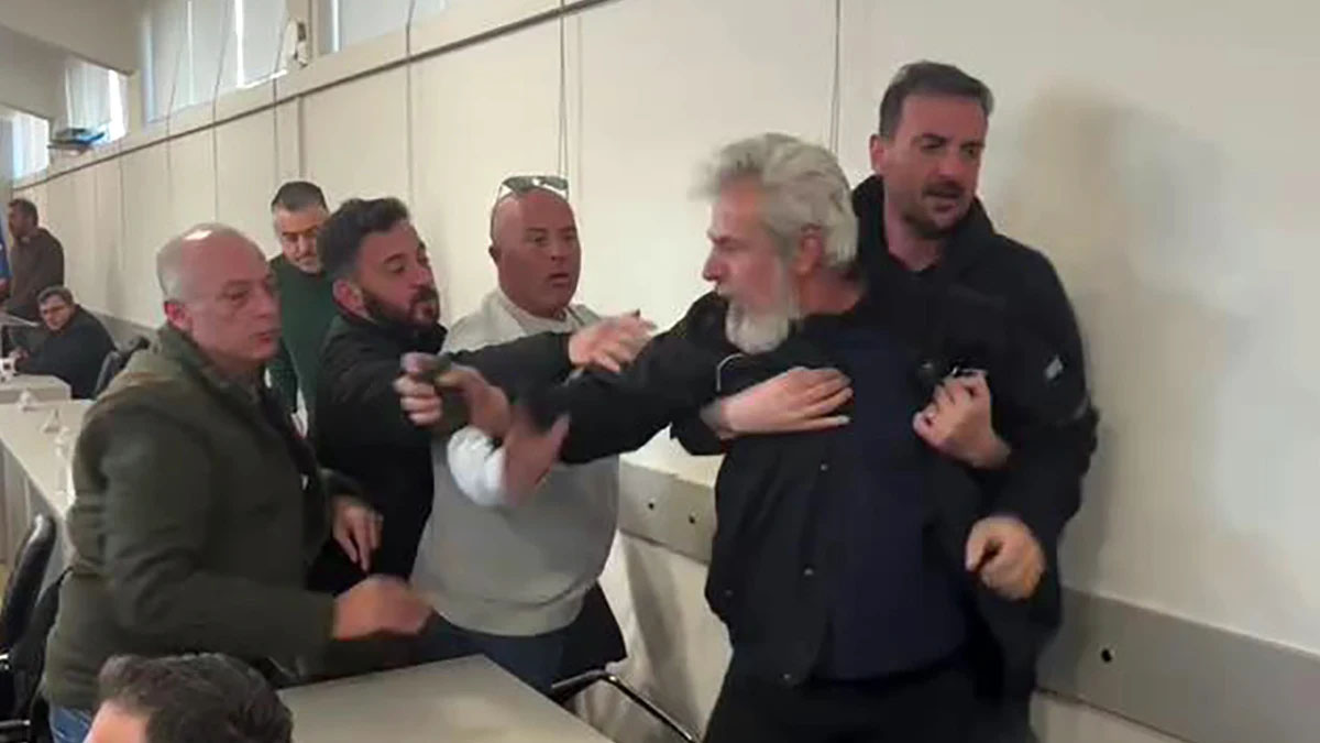 Ένταση αγροτών στο Περιφερειακό Συμβούλιο της Πελοποννήσου