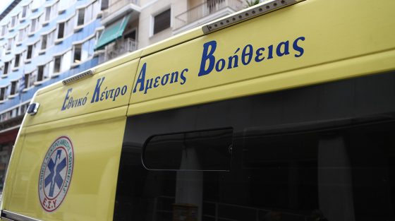 Συγκρούστηκε μηχανή με φορτηγάκι στη Βασιλίσσης Σοφίας