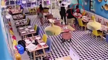 Πέρασε από γυάλινη πόρτα σε εστιατόριο και πέθανε από αιμορραγία