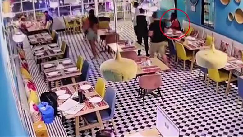 Πέρασε από γυάλινη πόρτα σε εστιατόριο και πέθανε από αιμορραγία Πέρασε από γυάλινη πόρτα σε εστιατόριο και πέθανε από αιμορραγία