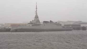 Live η τελετή ονοματοδοσίας και ύψωσης της ελληνικής σημαίας στη φρεγάτα Belharra «Κίμων»