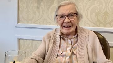 Μια 105χρονη αποκάλυψε τα μυστικά της μακροζωίας της: Έπινε μπύρα και δεν παντρεύτηκε ποτέ