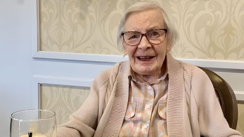 Μια 105χρονη αποκάλυψε τα μυστικά της μακροζωίας της: Έπινε μπύρα και δεν παντρεύτηκε ποτέ Μια 105χρονη αποκάλυψε τα μυστικά της μακροζωίας της: Έπινε μπύρα και δεν παντρεύτηκε ποτέ