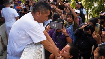 Ελ Σαλβαδόρ: Τριετής φυλάκιση σε δικηγόρο και ηγέτη κοινότητας επειδή διαδήλωσαν κοντά στην οικία του προέδρου Μπουκέλε