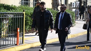 Ποιος είναι ο νεαρός που καταγγέλλει για σεξουαλική παρενόχληση τον Μαζωνάκη