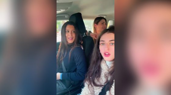 Η Έλενα Λεώνη σε μια μαγική ερμηνεία της «Βροχής» με τη Μαρίνα Σάττι και την Ερασμία Μακρίδη