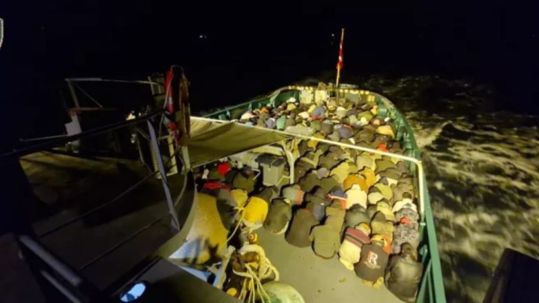 Βίντεο από τη διάσωση 550 μεταναστών στη Γαύδο