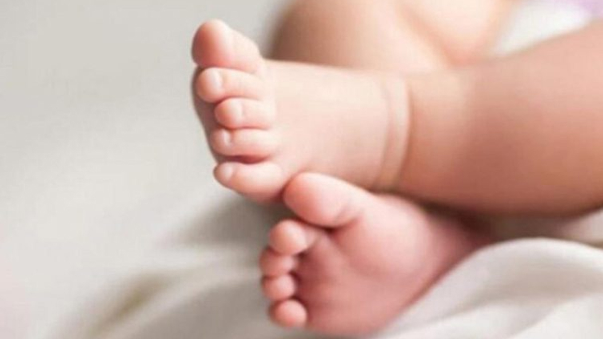 Θεσσαλονίκη: Γονείς άφησαν τα παιδιά τους να κοιμηθούν στην αυλή