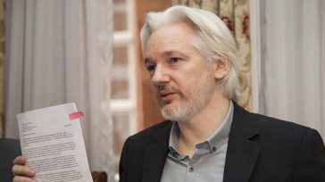 Ο Τζούλιαν Ασάνζ κατέθεσε μήνυση εναντίον του ιδρύματος Νόμπελ