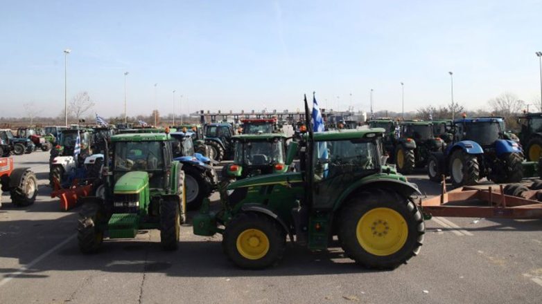 Οι αγρότες έκλεισαν τα Μάλγαρα