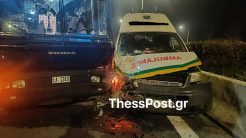 Ασθενοφόρο «καρφώθηκε» πάνω σε κλούβα της ΕΛ.ΑΣ. στον Πλατύκαμπο