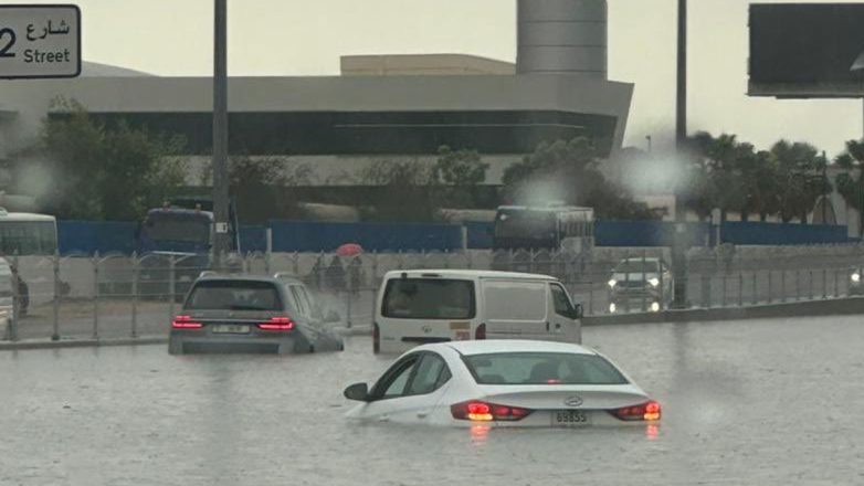 Σπάνια καταιγίδα «έπνιξε» τα Ηνωμένα Αραβικά Εμιράτα