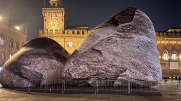 Μπολόνια: Μυστήριο με τις γιγάντιες πέτρες στην κεντρική πλατεία της πόλης