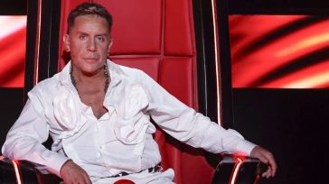 Γιώργος Μαζωνάκης: Θα κληθεί για εξηγήσεις μετά τη μήνυση του 21χρονου τραγουδιστή