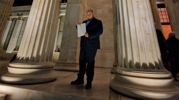 Ο σολίστ Μιχάλης Παούρης βραβεύθηκε με «Οίκοθεν Βραβείο» από την Ακαδημία Αθηνών για το έργο του και τη διεθνή του πορεία