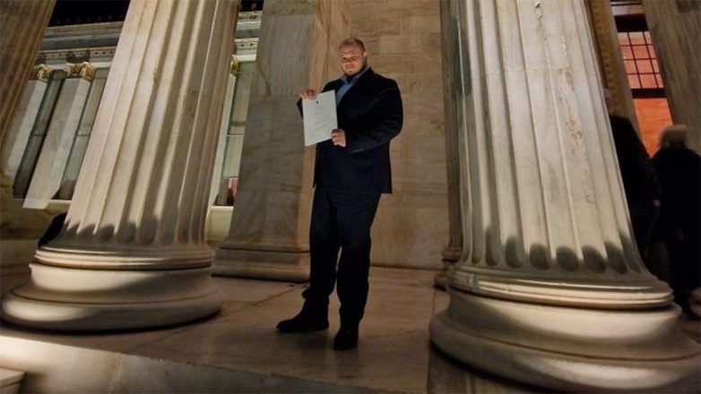 Ο σολίστ Μιχάλης Παούρης βραβεύθηκε με «Οίκοθεν Βραβείο» από την Ακαδημία Αθηνών για το έργο του και τη διεθνή του πορεία Ο σολίστ Μιχάλης Παούρης βραβεύθηκε με «Οίκοθεν Βραβείο» από την Ακαδημία Αθηνών για το έργο του και τη διεθνή του πορεία