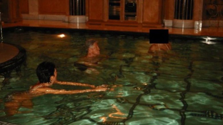 Η πρώτη αντίδραση του Μπιλ Κλίντον στις φωτογραφίες με τη Μάξγουελ και την πισίνα