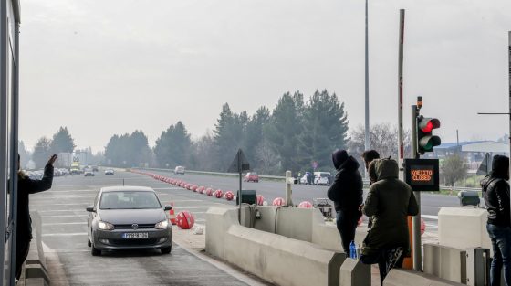 Τεντώνει το σχοινί το Μαξίμου