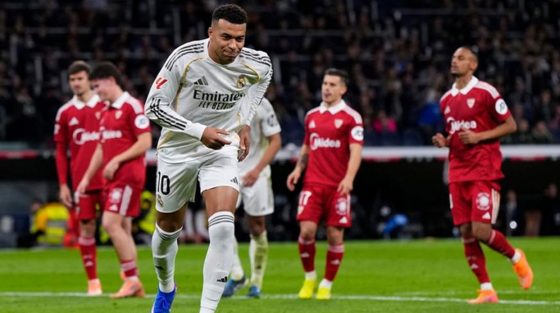 Ισπανία: Η Ρεάλ νίκησε 2-0 τη Σεβίλλη του Αλμέιδα που αποβλήθηκε