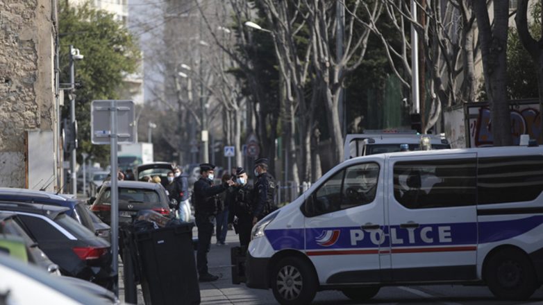 Γαλλία: Αστυνομικοί πυροβόλησαν και σκότωσαν 26χρονο που απειλούσε με μαχαίρι περαστικούς Γαλλία: Αστυνομικοί πυροβόλησαν και σκότωσαν 26χρονο που απειλούσε με μαχαίρι περαστικούς