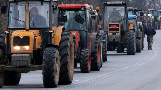 Κλιμακώνεται η πολιτική αντιπαράθεση για τις αγροτικές κινητοποιήσεις
