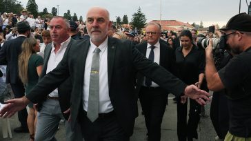 Γιούχαραν τον Αυστραλό πρωθυπουργό στην εκδήλωση για τα θύματα της επίθεσης στην Μποντάι