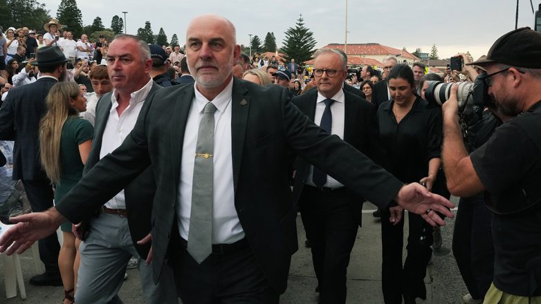 Γιούχαραν τον Αυστραλό Πρωθυπουργό στην εκδήλωση για τα θύματα της επίθεσης στην Μποντάι