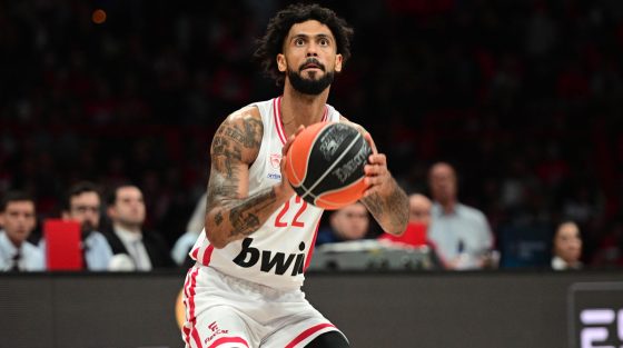 Greek Basketball League: Συνεχίζει αήττητος ο Ολυμπιακός, 100-86 τον Κολοσσό