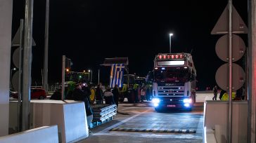 Οι αγρότες άνοιξαν τα διόδια στην Τραγάνα και τις Αφίδνες