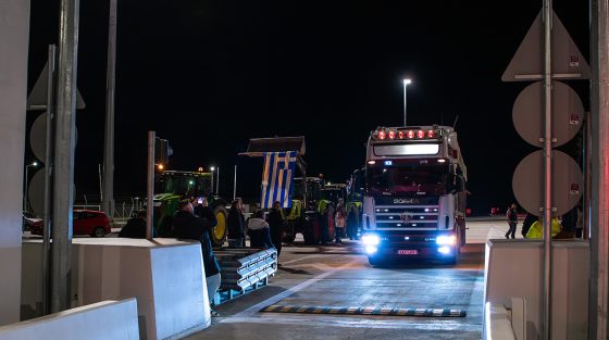 Οι αγρότες άνοιξαν τα διόδια στην Τραγάνα και τις Αφίδνες