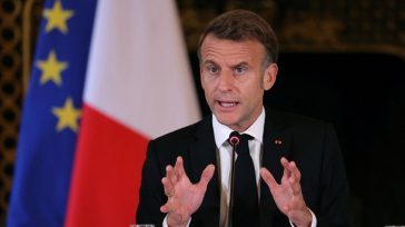 Μακρόν: Η Γαλλία θα ναυπηγήσει νέο αεροπλανοφόρο