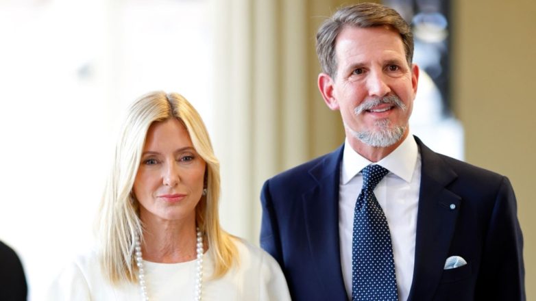 Παύλος Ντε Γκρες – Marie Chantal: Η σπάνια οικογενειακή φωτογραφία με τα πέντε παιδιά τους και οι ευχές για τα Χριστούγεννα