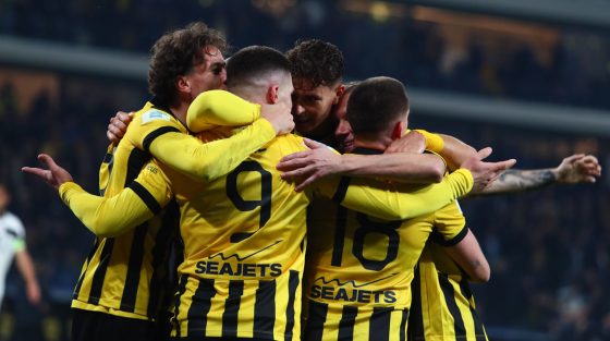 Στην κορυφή με ανατροπή η ΑΕΚ, 2-1 τον ΟΦΗ