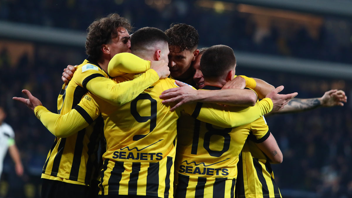 Στην κορυφή με ανατροπή η ΑΕΚ, 2-1 τον ΟΦΗ