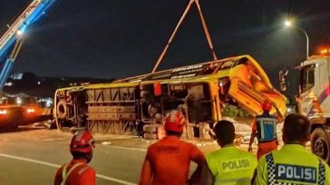 Δεκαέξι νεκροί σε δυστύχημα λεωφορείου στην Ινδονησία