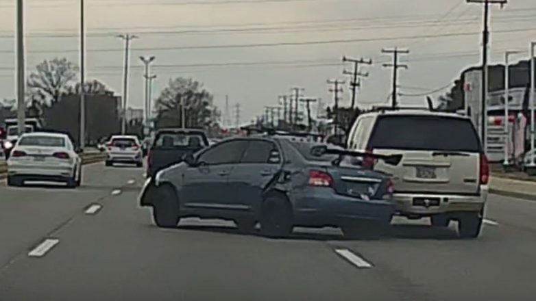 “Οικογενειάρχης” με τα παιδιά στο Ι.Χ. κάνει κόντρα με μοτοσυκλέτα σε δημόσιο δρόμο και προκαλεί χάος (Βίντεο) 