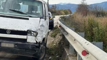 Αυτοκίνητο συγκρούστηκε με φορτηγάκι – Ένας τραυματίας