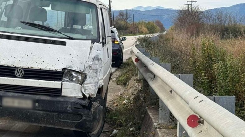 Αυτοκίνητο συγκρούστηκε με φορτηγάκι – Ένας τραυματίας
