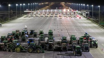 Κάλαντα στα μπλόκα αλλά με ανοιχτούς τους δρόμους