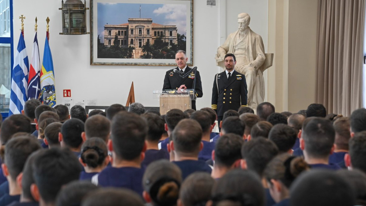 Ανταλλαγή ευχών του Αρχηγού ΓΕΝ με στελέχη, στρατιωτικό και πολιτικό προσωπικό