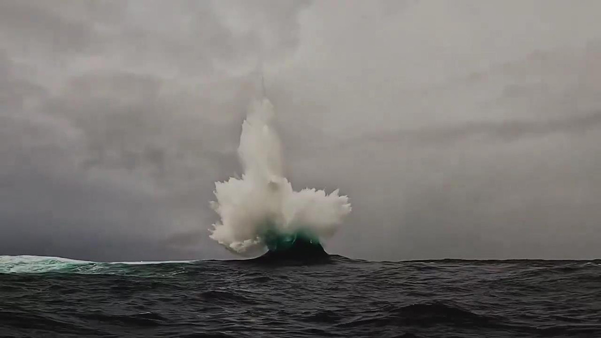 «Pincer attack»: Βίντεο με ξαφνικό γιγαντιαίο κύμα στην Αυστραλία