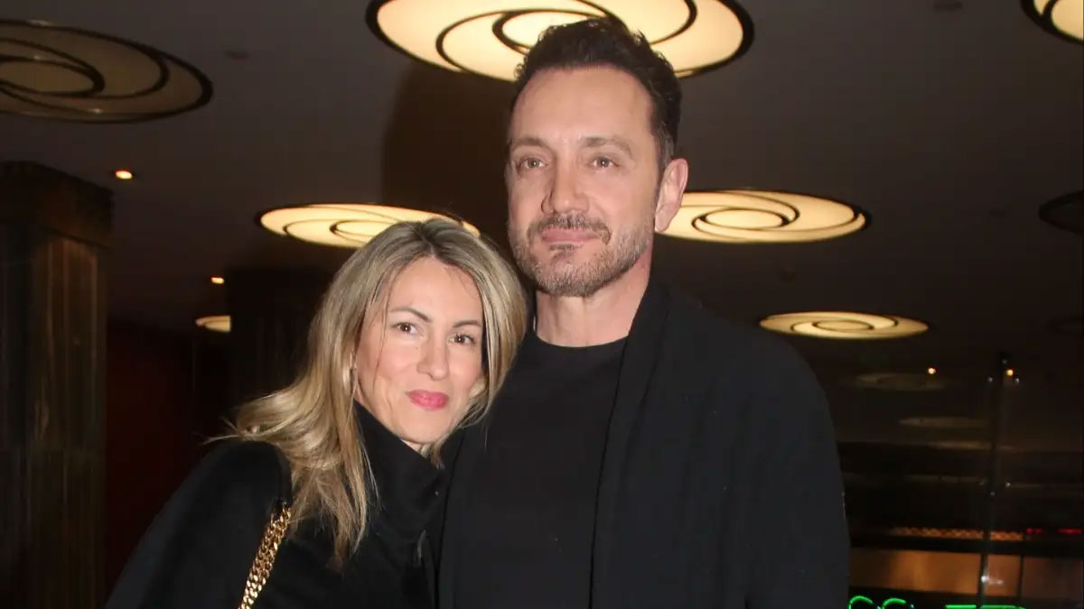 Χρήστος Μενιδιάτης: Χριστούγεννα στο εξωτερικό με τη σύζυγό του και τα τρία τους παιδιά