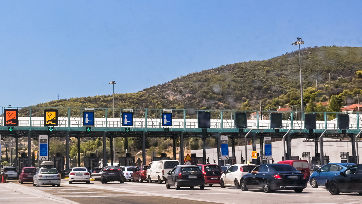 Λύση ζητούν οι ξενοδόχοι για τους εκδρομείς που ταλαιπωρούνται στους δρόμους