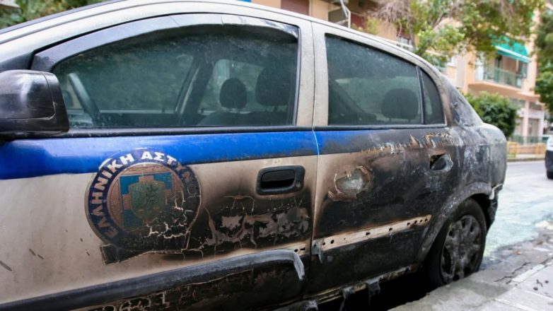 Εμπρηστική επίθεση σε περιπολικό της ΕΛ.ΑΣ. στη Θεσσαλονίκη