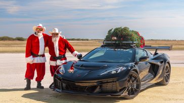 Χριστουγεννιάτικο δέντρο ταξιδεύει με 315χλμ./ώρα και σπάει όλα τα ρεκόρ (Βίντεο) 