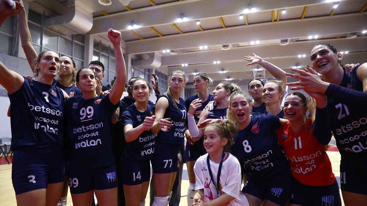 Bόλεϊ γυναικών: Ιστορικό τρόπαιο για τον Πανιώνιο – Νίκησε 3-2 τον Ολυμπιακό και κατέκτησε το Super Cup