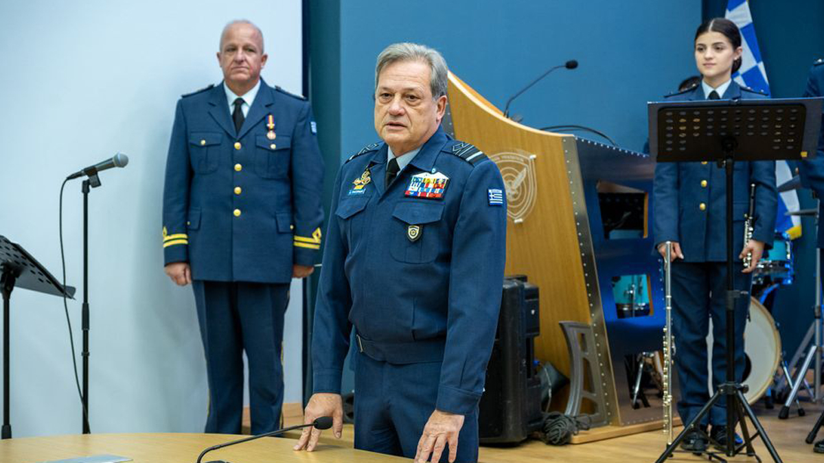 ΓΕΑ: Ανταλλαγή ευχών του Αρχηγού με το προσωπικό υπό τους ήχους της μπάντας της Πολεμικής Αεροπορίας