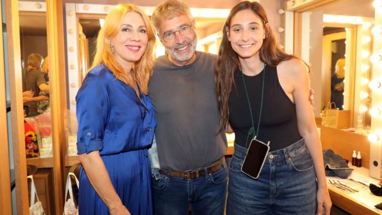 Σμαράγδα Καρύδη – Θοδωρής Αθερίδης: Αγκαλιασμένοι στην τελευταία τους δημόσια εμφάνιση πριν τον χωρισμό